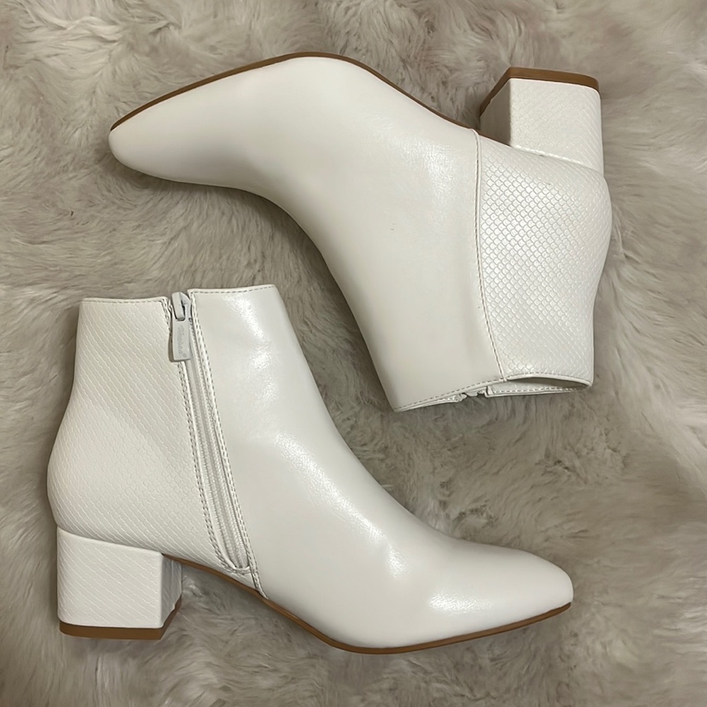 White chunky heel Weebo boots in size 7